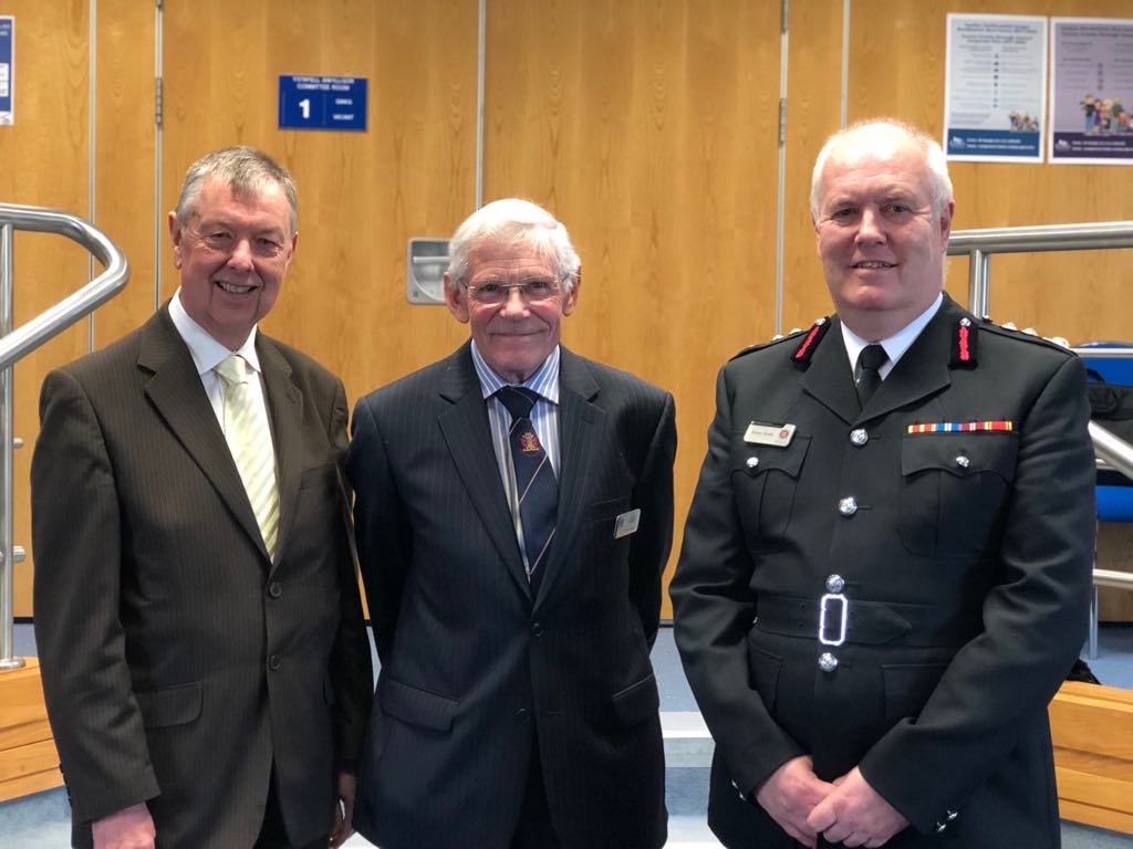 New Chair and Deputy Chair June 2019 Llun (o'r chwith i'r dde): Y Cynghorydd Dylan Rees (Dirprwy Gadeirydd), y Cynghorydd Peter Lewis (Cadeirydd) a'r Prif Swyddog Tân Simon Smith.